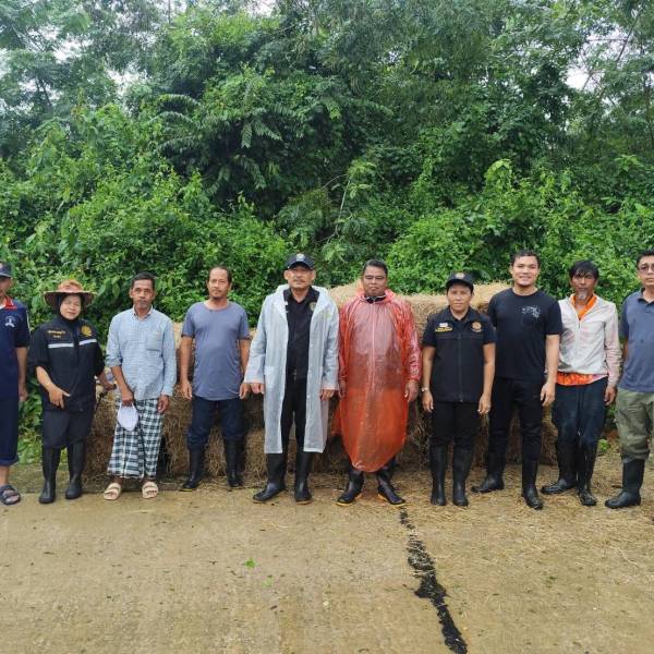 ลงพื้นที่ลงพื้นที่ช่วยเหลือเกษตรกรผู้เลี้ยงสัตว์ น้ำท่วมภาคใต้ต่อเนื่องในพื้นที่ จังหวัดยะลา