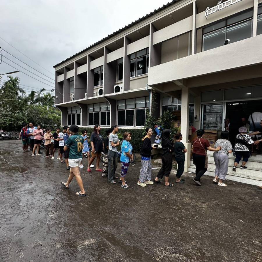 #เราจะผ่านวิกฤตินี้ไปด้วยกันค่ะสำนักงานปศุสัตว์เขต 9 ร่วมเป็นสื่อกลางมอบอาหารเลี้ยงสัตว์จากผู้บริจาคส่งถึงมือผู้ประสบภัย