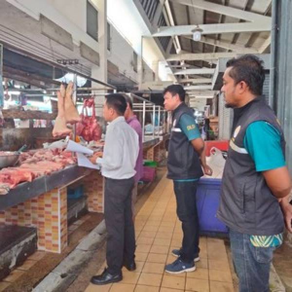 ปศอ.เมืองปัตตานี ลงพื้นที่แนะนำแนวทางการแก้ไขปัญหาการปนเปื้อนเชื้อแบคทีเรียในกระบวนการผลิตเนื้อสัตว์